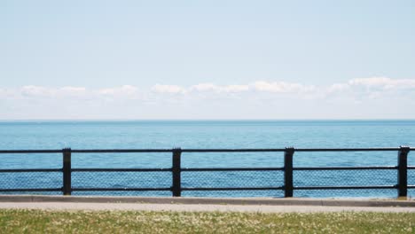 Ein-Blau-ruhiger-Meerblick-In-Zeitlupe