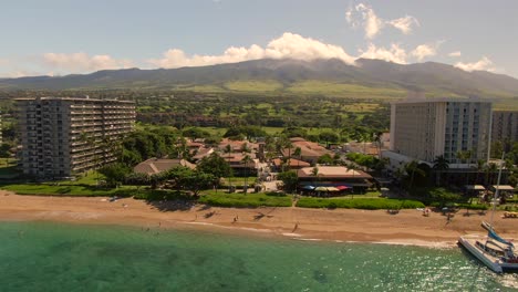 People-walking-on-Ka'anapali-Beach-and-shopping-at-Whaler's-Village,-Maui