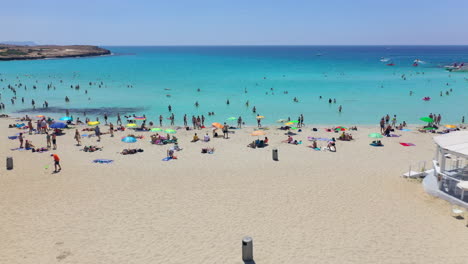 Vista-Aérea-De-Una-Playa-De-Arena