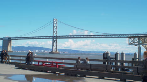 El-Puente-De-La-Bahía-Desde-El-Muelle-1,-Ancho