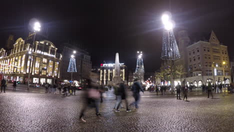 Zeitraffer-Der-Stadt-Amsterdam,-Dam-Platz-Bei-Nacht,-Amsterdam,-Niederlande