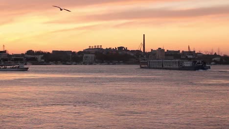 Sonnenuntergang-über-Dem-Hafen