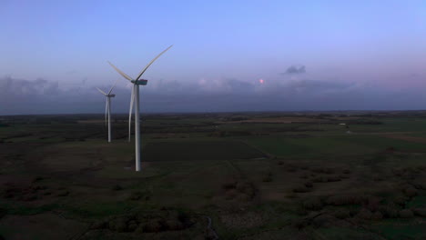 Aerogeneradores-En-El-Campo