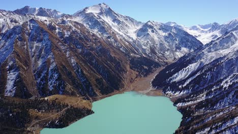 Central-Asia-Kazakhstan-Almaty-Tianshan-mountain-and-biglake-emerald-biglake