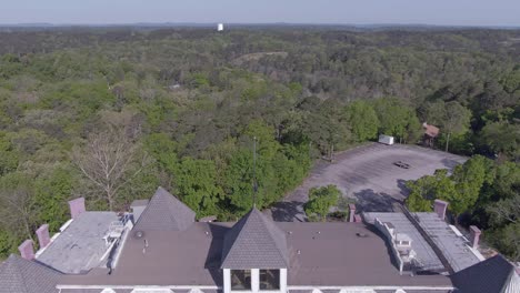 Aerial-footage-of-Crescent-Hotel-in-Eureka-Springs,-Arkansas