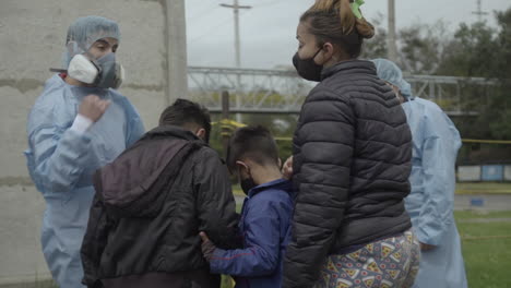 Health-official-talking-to-Venezuelan-migrant-woman-about-the-weight-of-her-children-in-Bogota,-Colombia