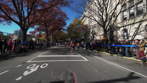 Corredores-De-Maratón-De-Nueva-York-Desde-Adelante-En-Cámara-Lenta