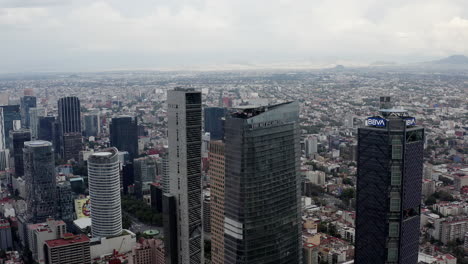 Vista-Aérea-De-Los-Edificios-De-La-Ciudad-De-México-Con-Drones.