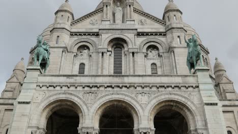 Basilika-Sacre-Coeur-In-Montmartre-In-Paris-An-Einem-Sonnigen-Tag-–-Paris,-Frankreich