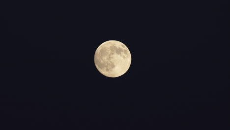 Full-moon-rising-over-dark-sky