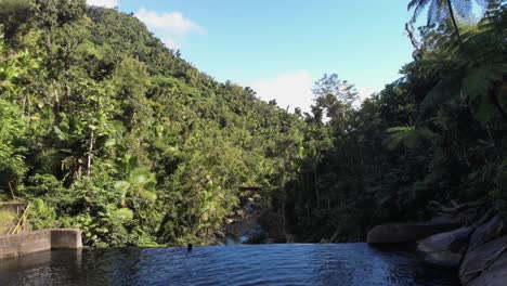 Infinity-Pool-Im-Wald-In-Puerto-Rico,-El-Yunque-Nationalwald