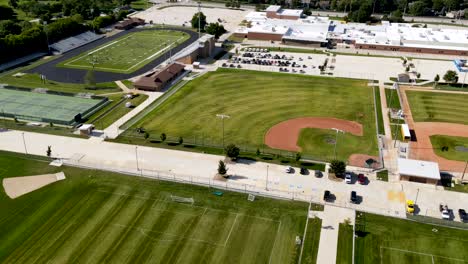 Hiperlapso-Aéreo---Diamante-Del-Campo-De-Béisbol-En-El-Complejo-Deportivo-Al-Aire-Libre,-Vista-De-Drones