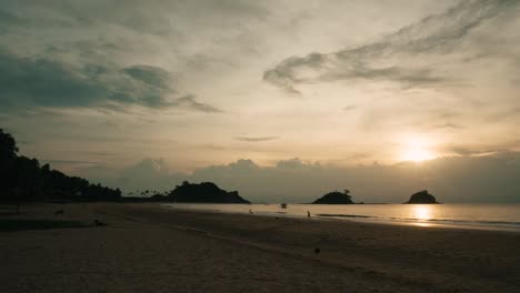 Sunset-timelapse-at-Nacpan-Beach,-El-Nido,-Philippines