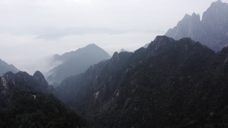 Imágenes-Aéreas-Increíbles-Sobre-El-Valle-De-La-Cordillera-China-De-La-Montaña-Amarilla-De-Huangshan