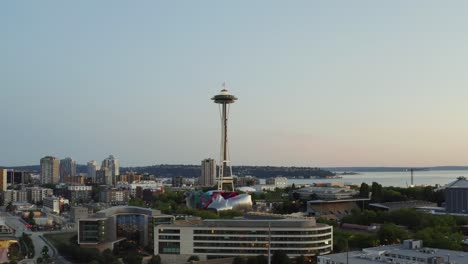 Famous-tourist-landmark-of-Seattle-the-Space-Needle-during-dusk,-circling-aerial