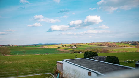 Wunderschöne-Landschaft,-Schönes-Wetter-Zeitraffer-Mit-Sanftem-Gleiten,-Ziehenden-Wolken-Und-Schatten