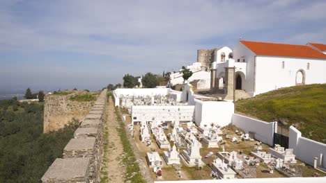 Kirche-Und-Friedhof-Von-Evoramonte-Im-Alentejo,-Portugal