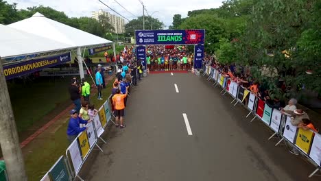 Seconds-before-the-start-of-a-marathon-with-tense-athletes-ready-to-go