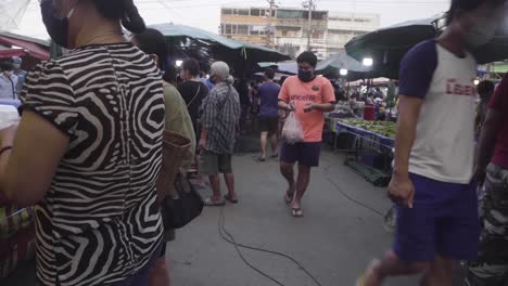 Ein-Geschäftiger-Open-Air-Lebensmittelmarkt-In-Bangkok,-Thailand