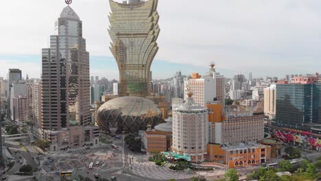 Low-rising-aerial-of-Praça-Ferreira-Amaral-in-Macau,-China