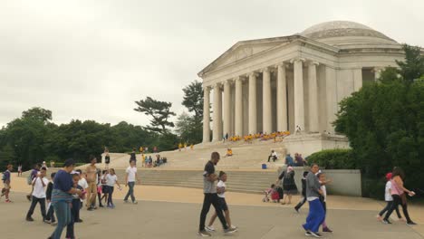 Escalones-De-Mármol-En-Memoria-De-Thomas-Jefferson,-Cúpula-Y-Columnata-Circular-De-Columnas-De-Orden-Jónico,-Washington-D.