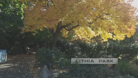 Lithia-Park-entrance-access-sign-during-november-autumn-season