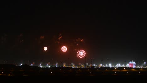 Manama,-Bahrein---16-De-Diciembre:-Fuegos-Artificiales-Exhibidos-En-El-Circuito-Internacional-De-Bahrein-Con-Motivo-Del-Día-Nacional-De-Bahrein