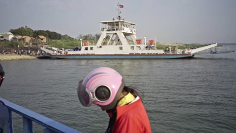 Phnom-Penh’s-ferry-boat-arrival