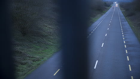 Lapso-De-Tiempo-Del-Tráfico-Por-Carretera-Con-Coches-Circulando-Durante-El-Día-En-Irlanda