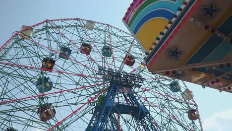 Wonder-Wheel-at-Coney-Island,-daylight-NYC,-USA-July-29,-2021