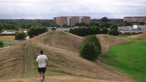 Personas-Maduras-Y-Mayores-Corriendo-En-El-Parque-En-Hyllie-Malmo-Suecia