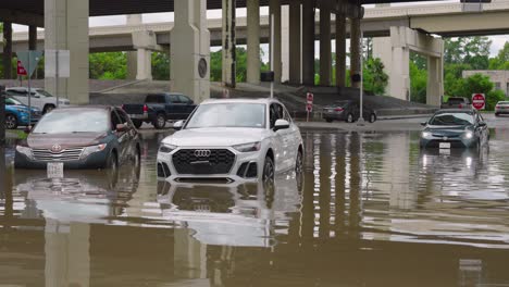 Cars-stranded-in-flood-waters-after-Hurricane-Beryl-hits-Houston,-Texas-in-July