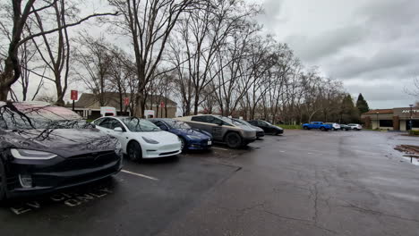 Electric-cars-parked-in-a-lot-on-a-cloudy-day-in-Oakland