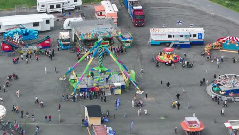 Tradicional-Parque-De-Atracciones-Anual-Millones-Tivoli-Sariola-En-La-Tienda-Del-Pueblo-Tuuri