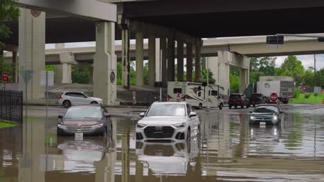 Cars-stranded-in-flood-waters-after-Hurricane-Beryl-hits-Houston,-Texas-in-July