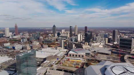 Vista-Panorámica-De-Signia-Por-El-Centro-De-Congresos-Mundial-Hilton-Atlanta-Georgia,-El-Horizonte-Del-Centro-De-Atlanta-Y-Los-Rascacielos-A-La-Luz-Del-Día