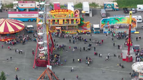 Tradicional-Parque-De-Atracciones-Anual-Millones-Tivoli-Sariola-En-La-Tienda-Del-Pueblo-Tuuri