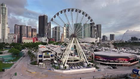 Large-Ferris-wheel-in-downtown-Miami