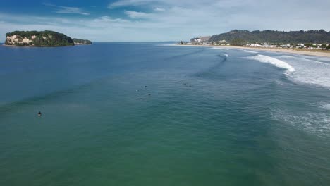 Tourists-Surfing-On-Whangamata-Beach-In-North-Island,-New-Zealand