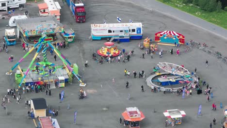 Tradicional-Parque-De-Atracciones-Anual-Millones-Tivoli-Sariola-En-La-Tienda-Del-Pueblo-Tuuri