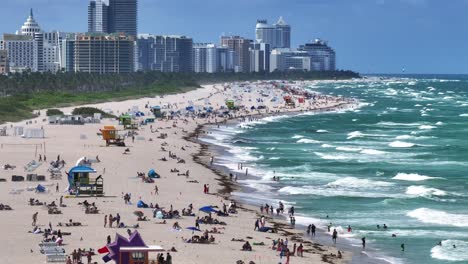 Playa-De-Miami-Llena-De-Gente