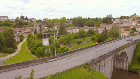 Panoramic-view-of-Ancient-fortified-medeival-town-Parthenay,-France