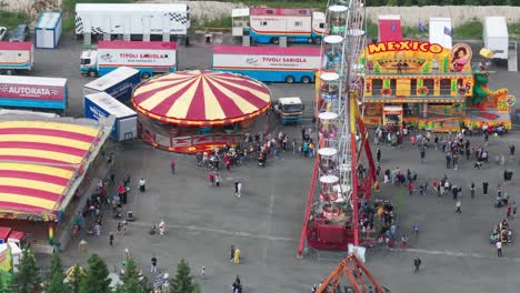 Tradicional-Parque-De-Atracciones-Anual-Millones-Tivoli-Sariola-En-La-Tienda-Del-Pueblo-Tuuri