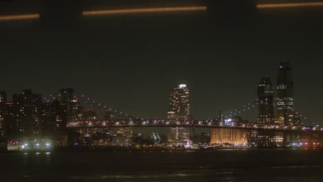 Puente-De-Brooklyn-En-La-Noche,-Horizonte-De-Nueva-York,-Nyc-Citylights