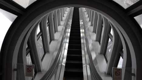 Iconic-Escalator-Staircase-at-Umeda-Sky-Building,-Osaka-Japan