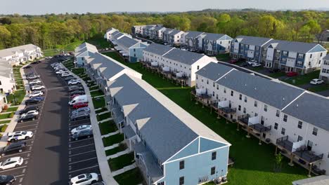 Urban-neighborhood-in-American-city-suburb-at-sunny-day