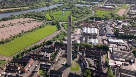 Torre-De-Elevación-Nacional-De-Northampton-Junto-Al-Campo-De-Rugby-Y-Al-Estadio,-Vista-Aérea-De-Drones