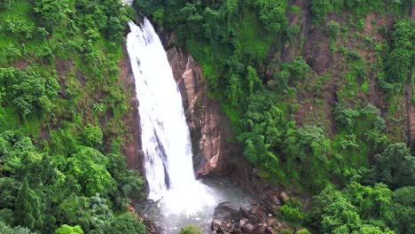 Cascada-De-Marmala-En-El-Distrito-De-Kottayam,-Kerala,-India,-El-Propio-País-De-Los-Dioses-Vagamon-Kerala