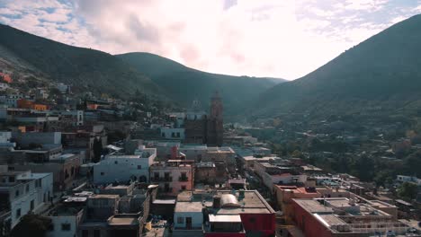 Descubre-Real-De-Catorce,-El-Pueblo-Mágico-De-México,-A-Través-De-Impresionantes-Imágenes-Aéreas-De-Drones-En-4k