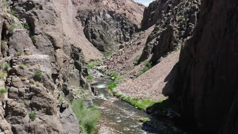 Owens-river-flowing-through-the-rugged-alabama-hills-in-owens-river-gorge,-aerial-view